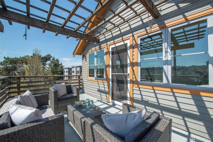 Property Photo:  3824  Evanston Avenue N 2  WA 98103 