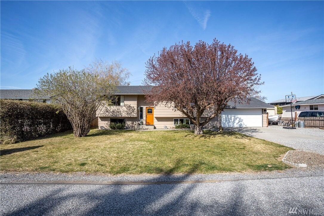Property Photo:  250 N Newton Avenue  WA 98802