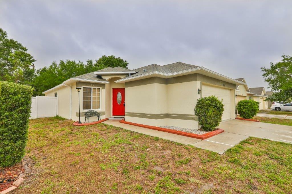 Property Photo:  11807 Lynmoor Drive  FL 33579 