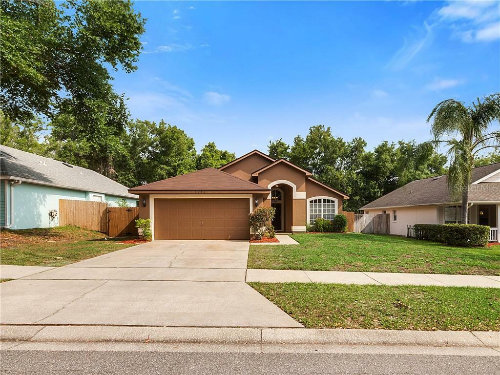 Property Photo: 1051 Royal Oaks Drive FL 32703