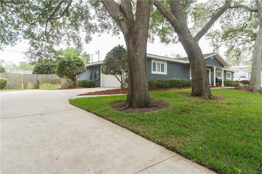 Property Photo:  1311 Estatewood Drive  FL 33510 