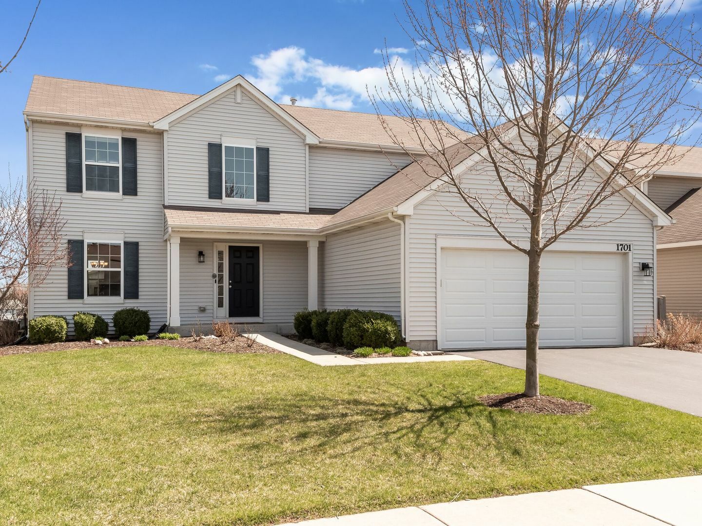 Property Photo:  1701 Ridgecrest Drive  IL 60140 