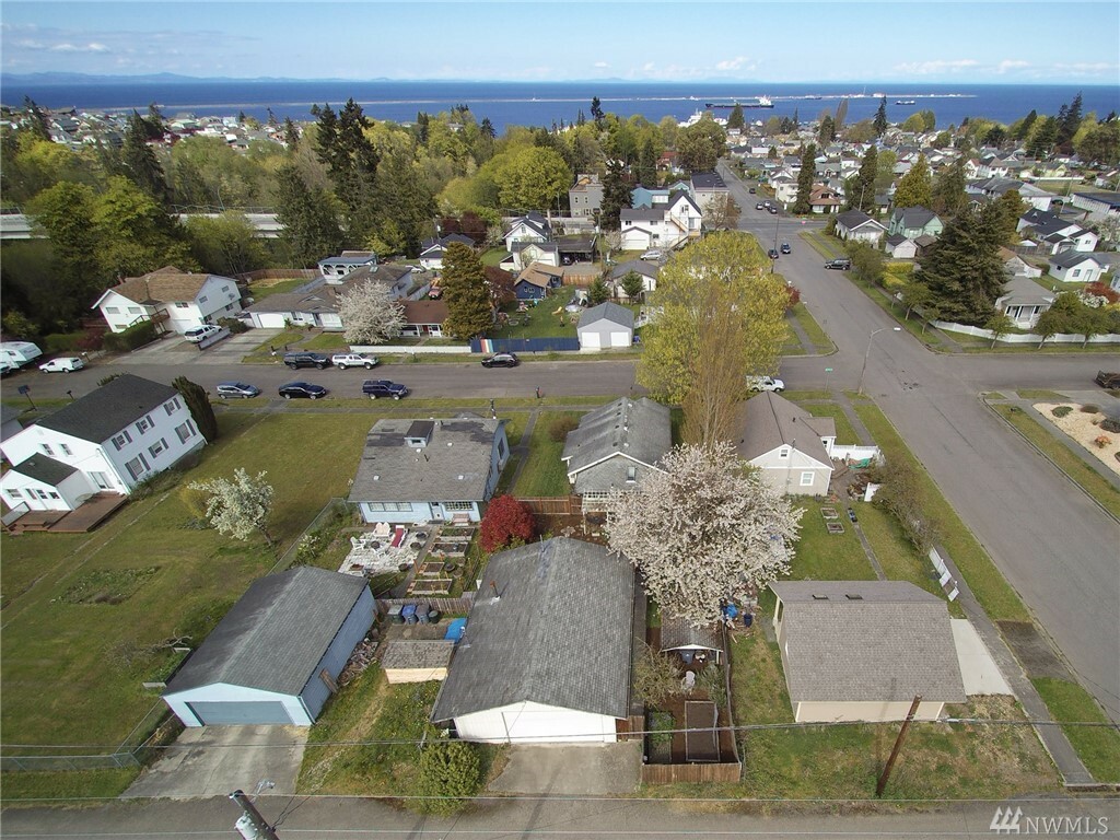 Property Photo:  608 W 9th St  WA 98362 