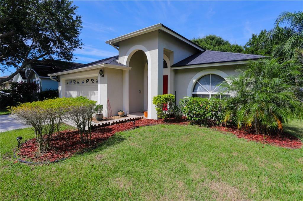 Property Photo: 2009 Thornbush Place FL 33511