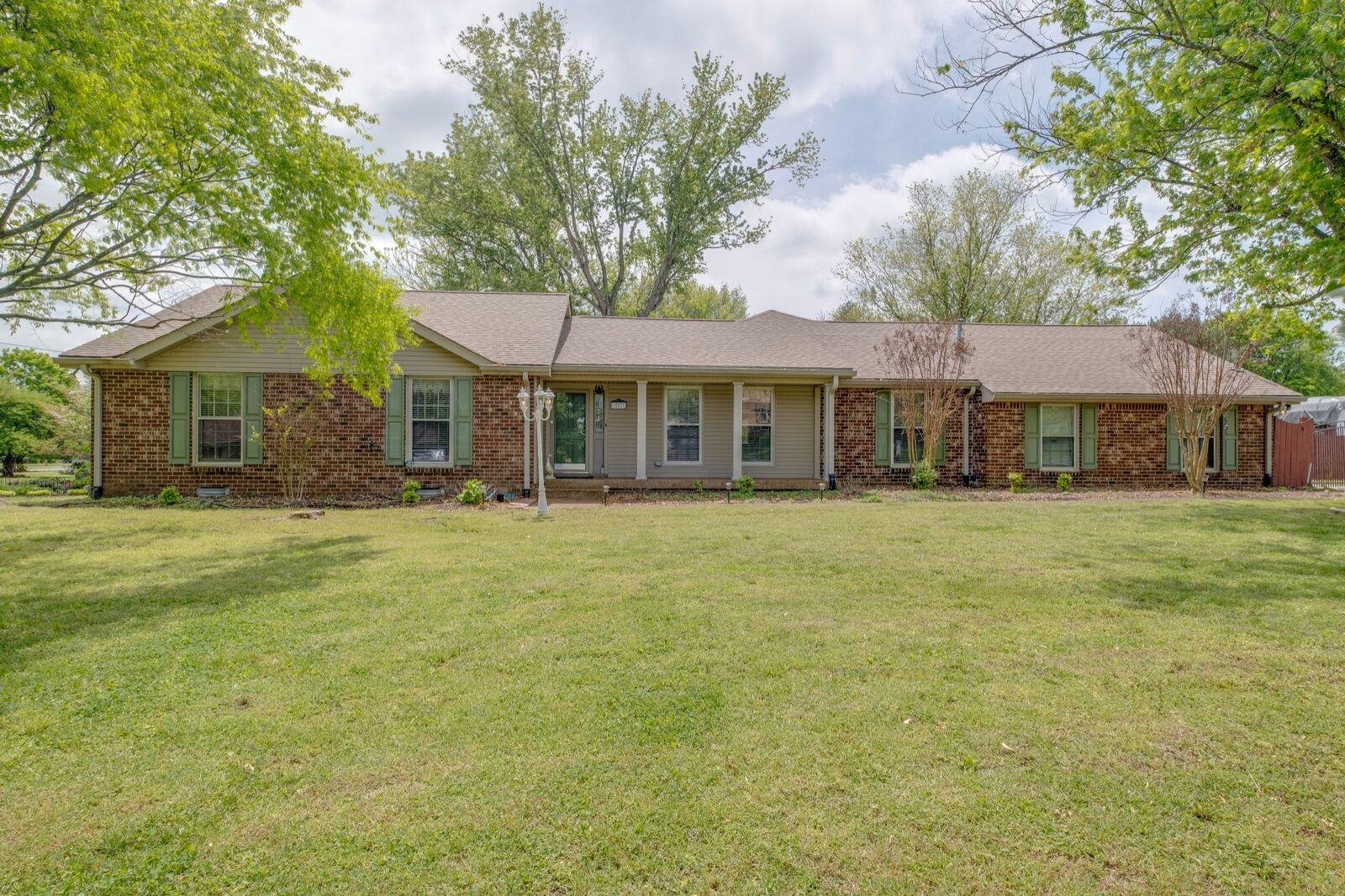Property Photo:  103 Shawnee Dr  TN 37075 