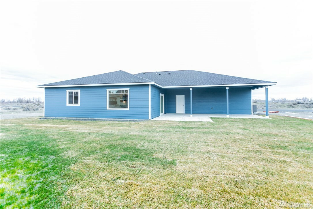 Property Photo:  505 S Sand Dune Rd  WA 98837 