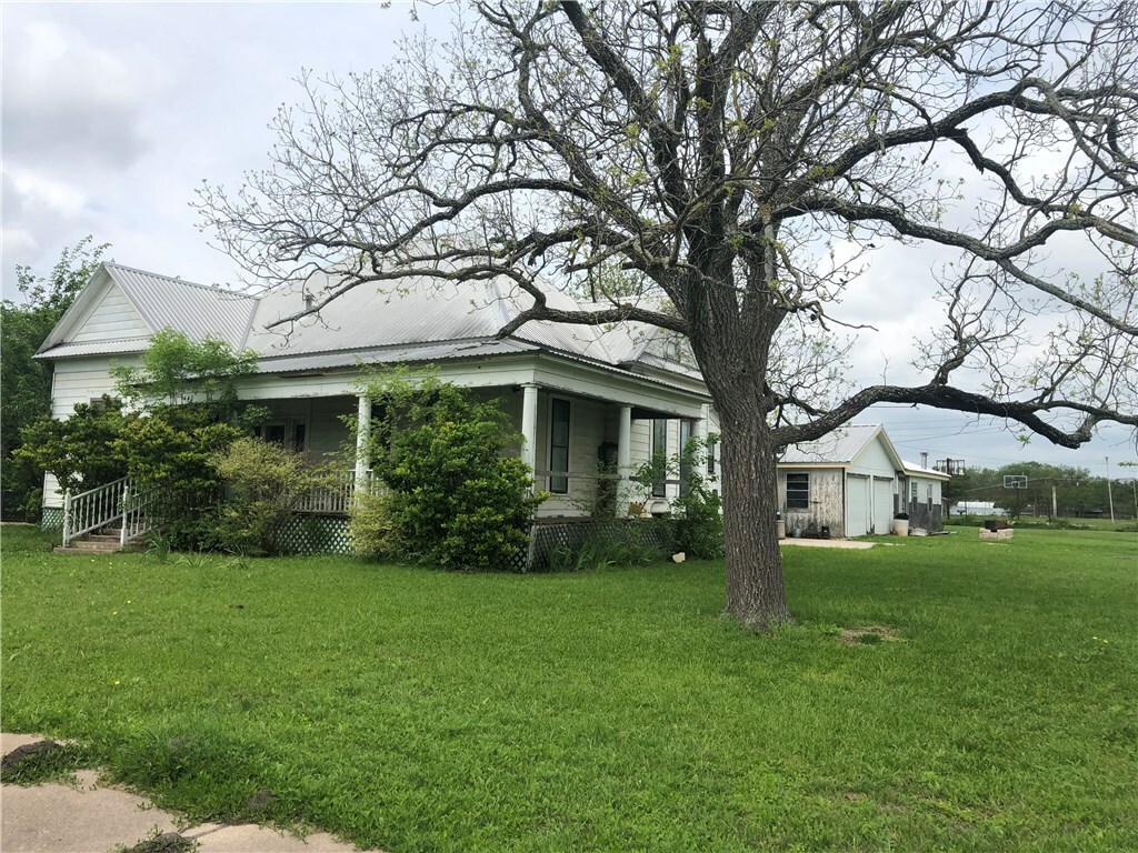 Property Photo:  440 E Davilla Street  TX 76511 