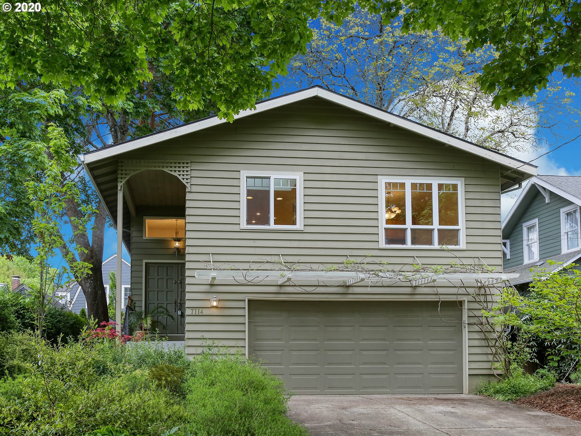 Property Photo: 7114 SE 31st Ave OR 97202