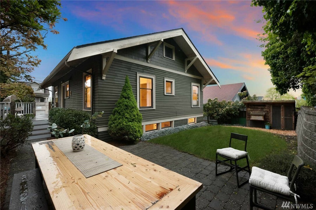 Property Photo:  1815 S Forest St  WA 98144 