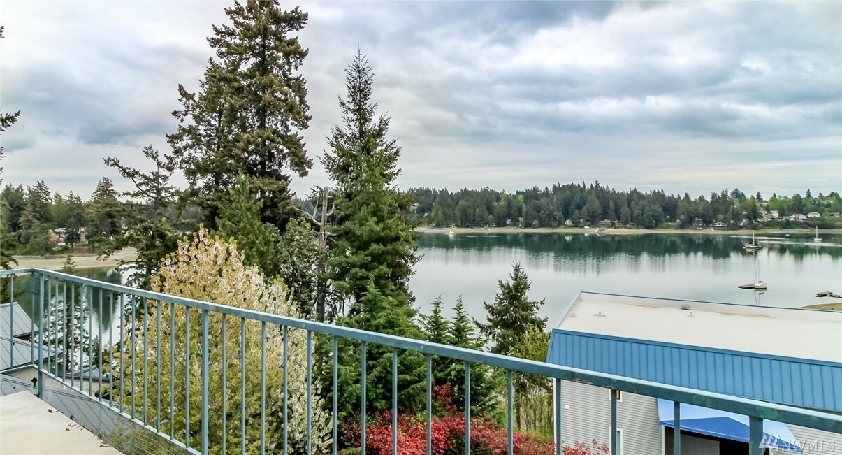 Property Photo:  924 Shorewood Dr B23  WA 98312 