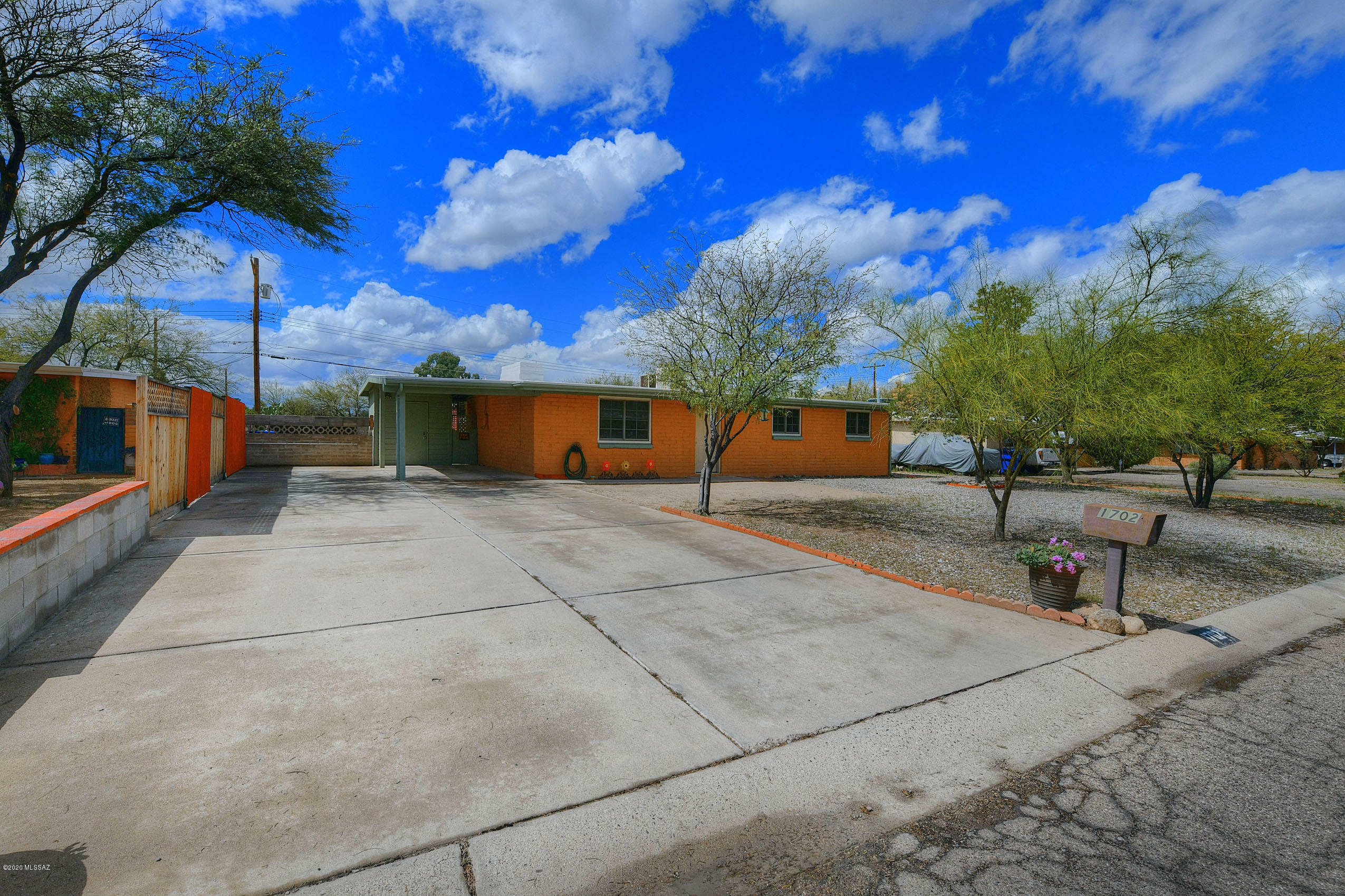 Property Photo:  1702 S Avenida Ursa  AZ 85710 