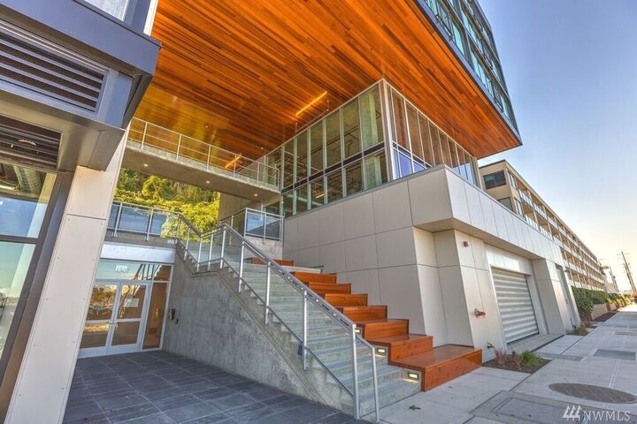 Property Photo:  1307 Harbor Ave SW 404  WA 98116 