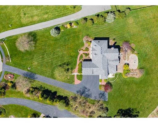 Property Photo: 6 Nipmuc Ln MA 01772