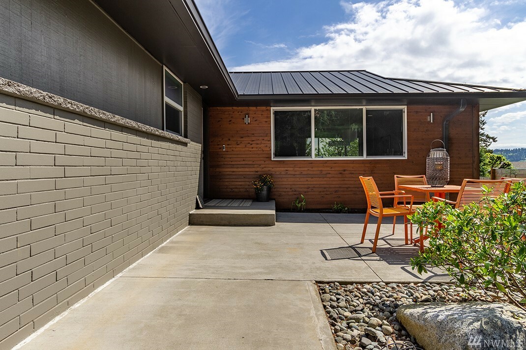 Property Photo: 15024 37th Ave NE WA 98155