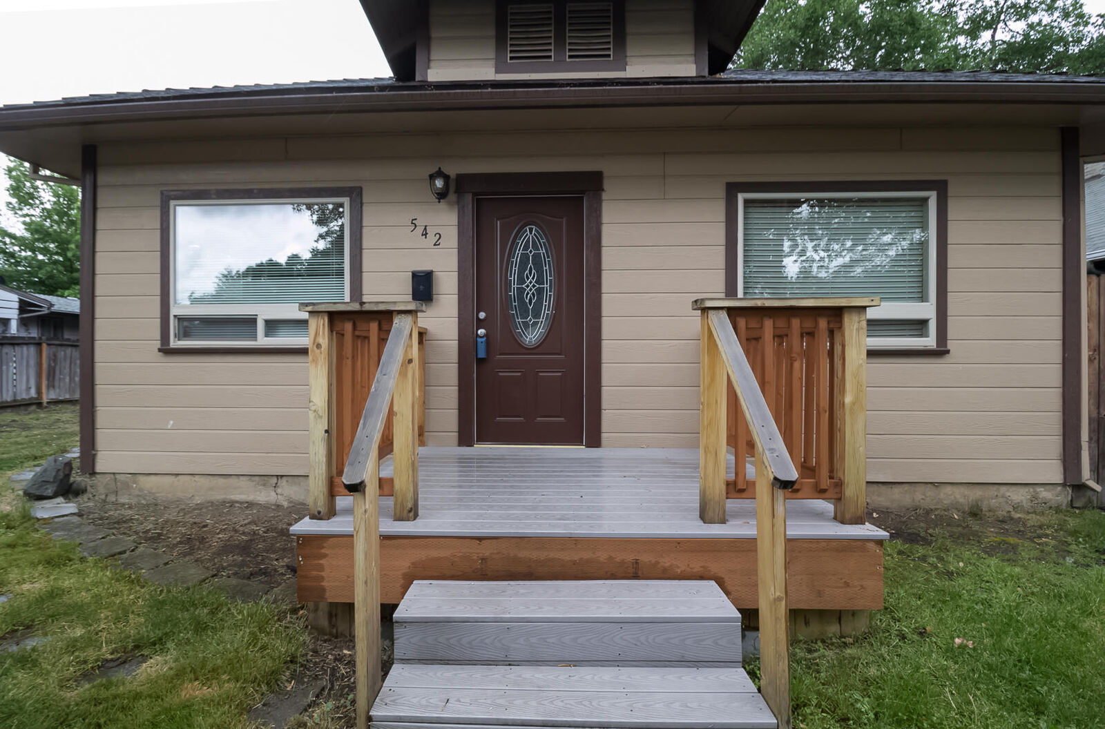 Property Photo: 542 S Ivy Street OR 97501