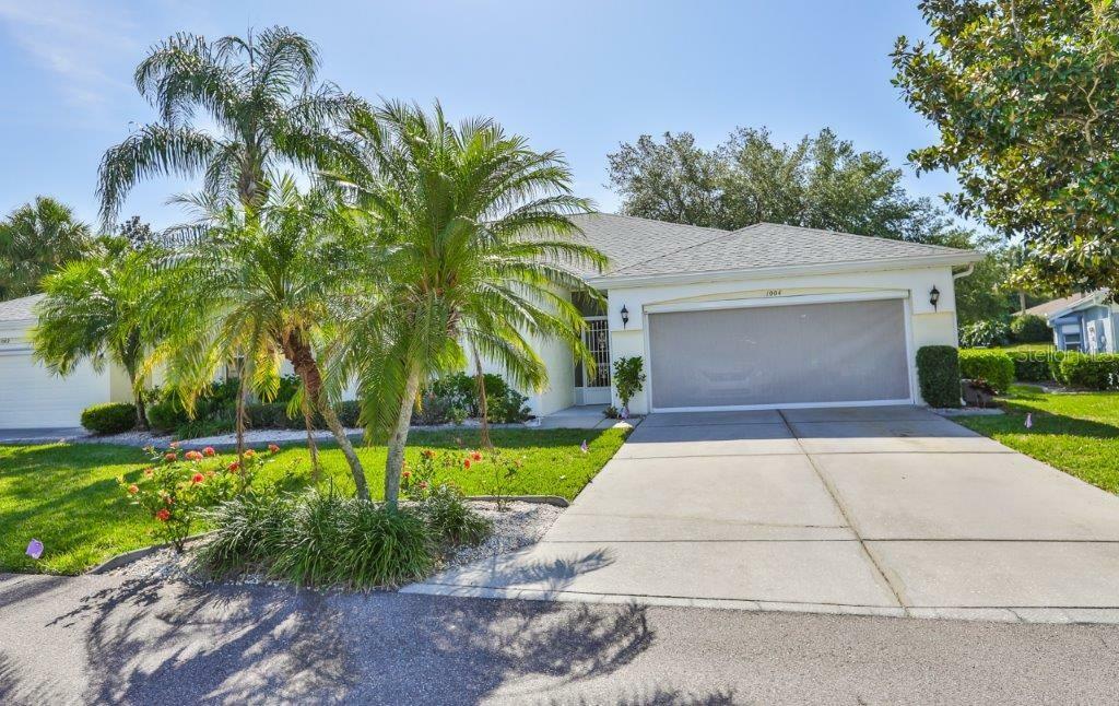 Property Photo:  1004 Otter Mill Way  FL 33573 