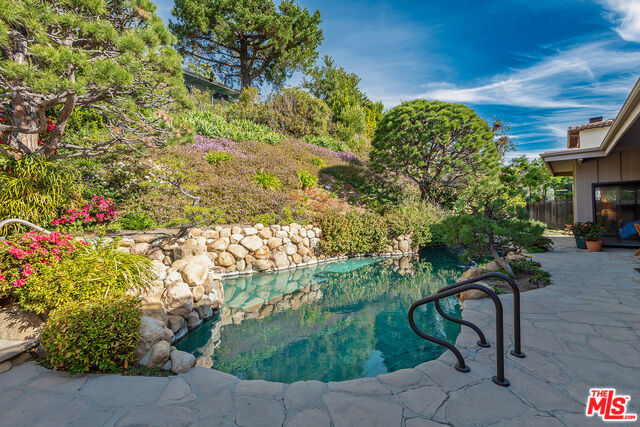Property Photo: 1339 Luna Vista CA 90272