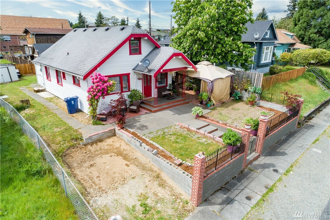 Property Photo:  3810 E J St  WA 98404 