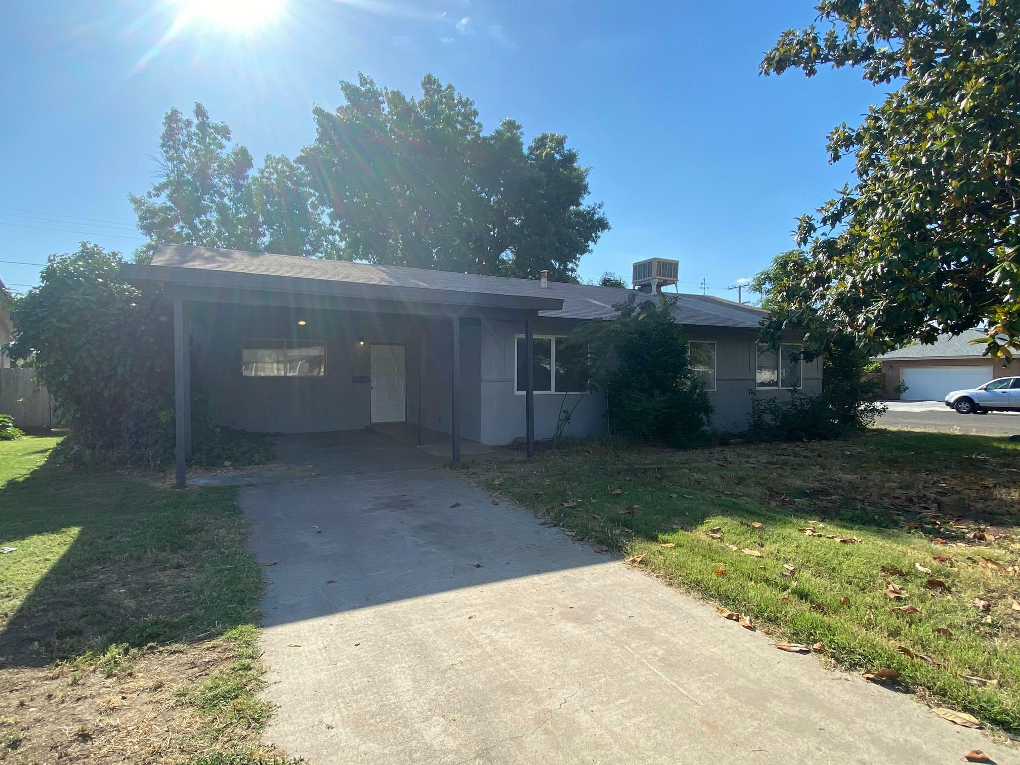 Property Photo:  799 N Pine Street  CA 93286 