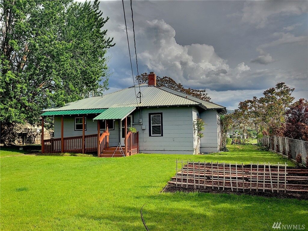 Property Photo: 526 E Dewberry WA 98841