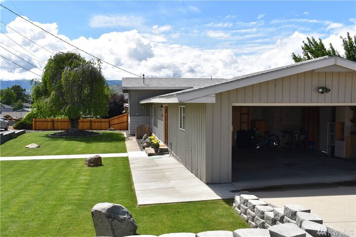Property Photo:  1310 N Fairmont Avenue  WA 98802 