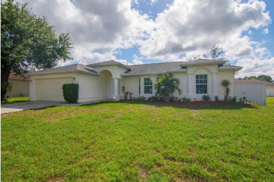 Property Photo: 4173 SW Alice Street FL 34953