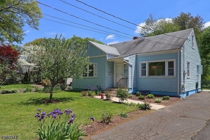 Property Photo:  2236 Mountain Ave  NJ 07076 