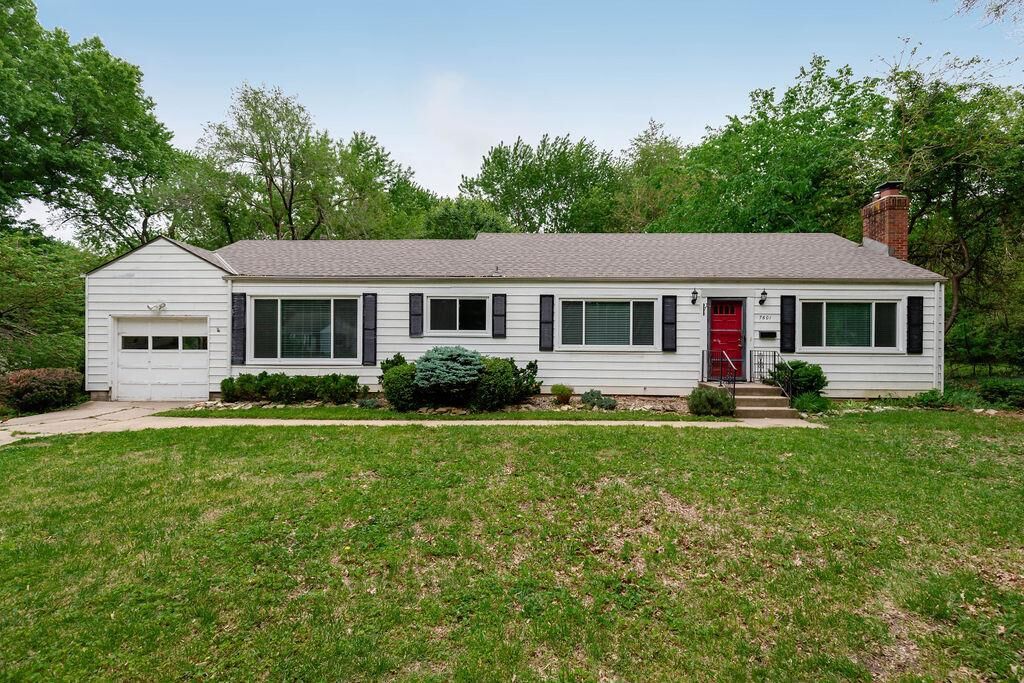 Property Photo:  7601 Mackey Street  KS 66204 