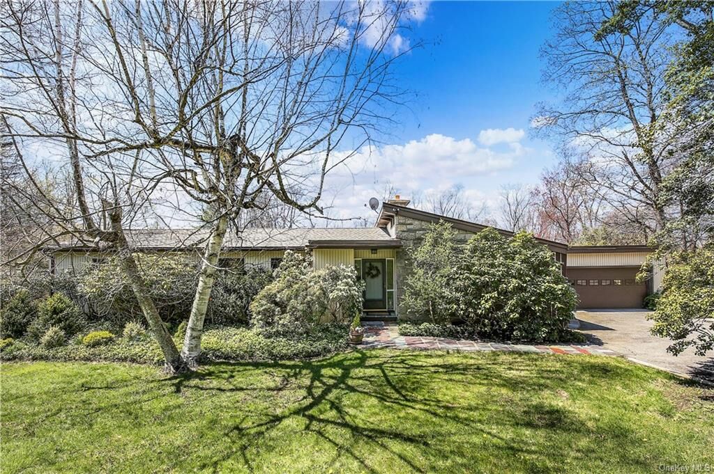 Property Photo:  21 Lakeview Road  NY 10562 
