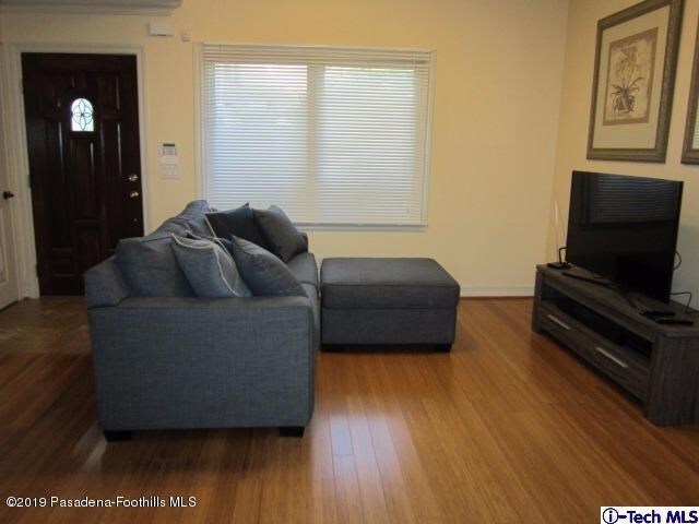 Property Photo:  272 N Chester Avenue 105  CA 91106 
