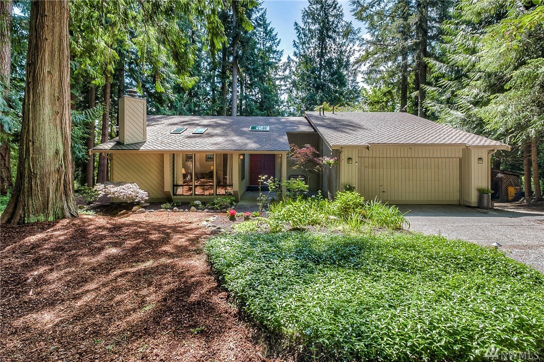 Property Photo:  25111 SE Mirrormont Place  WA 98027 