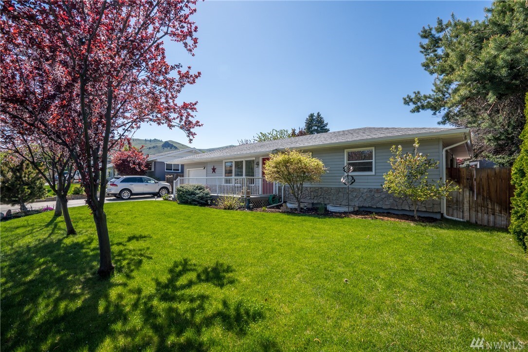 Property Photo: 12 S Schafer Street WA 98801