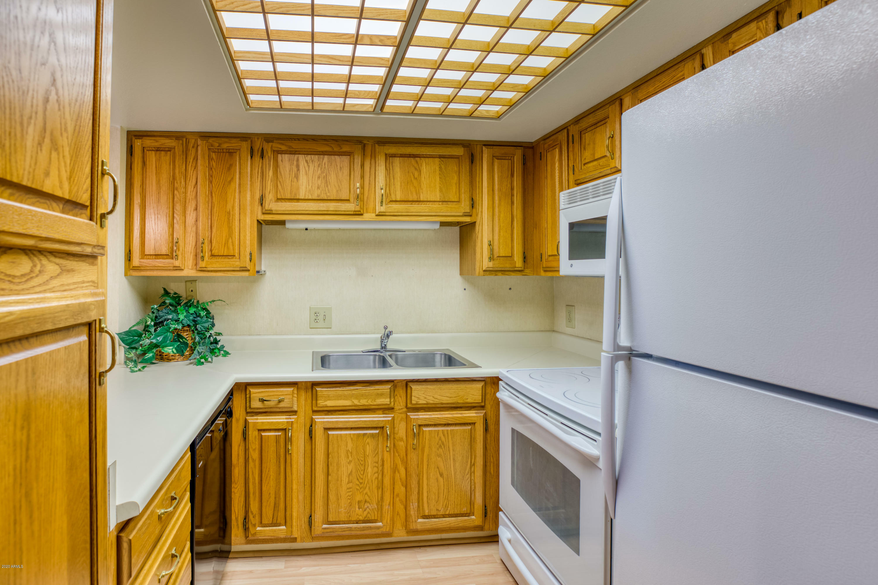Property Photo: 10330 W Thunderbird Boulevard AZ 85351