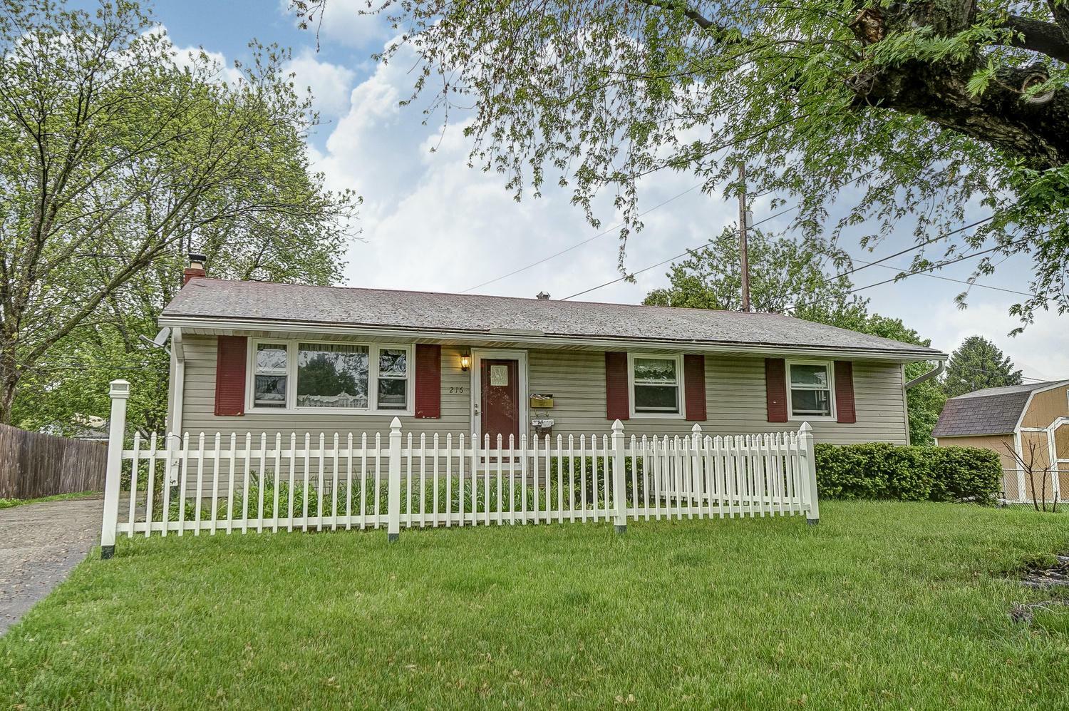 Property Photo:  216 Fieldpoint Road  OH 43056 