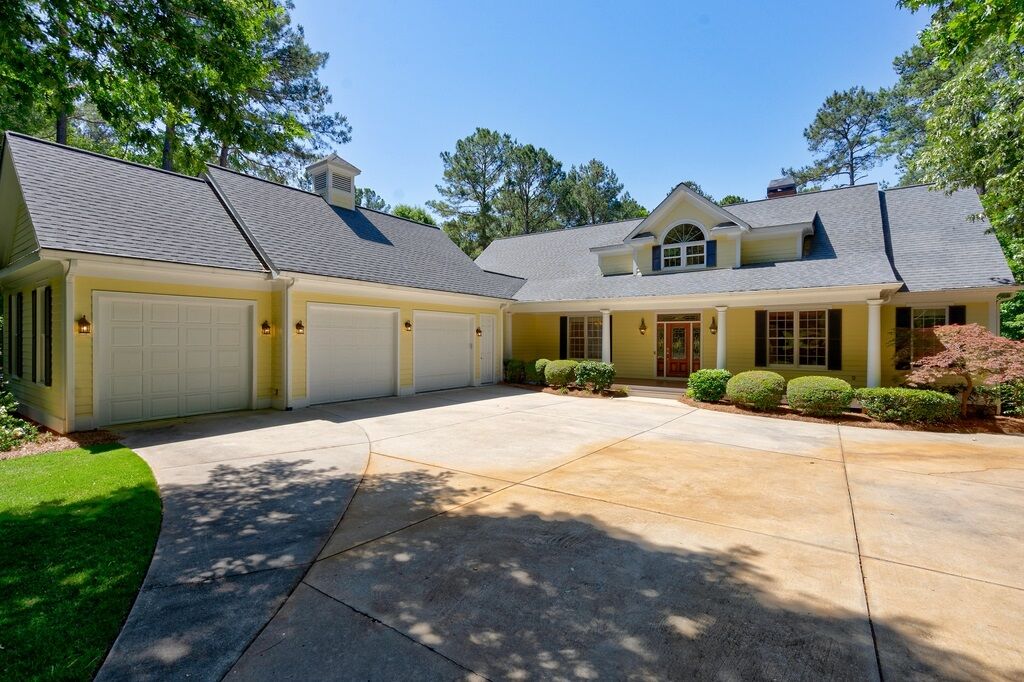 Property Photo: 1801 Parrotts Point Road GA 30642