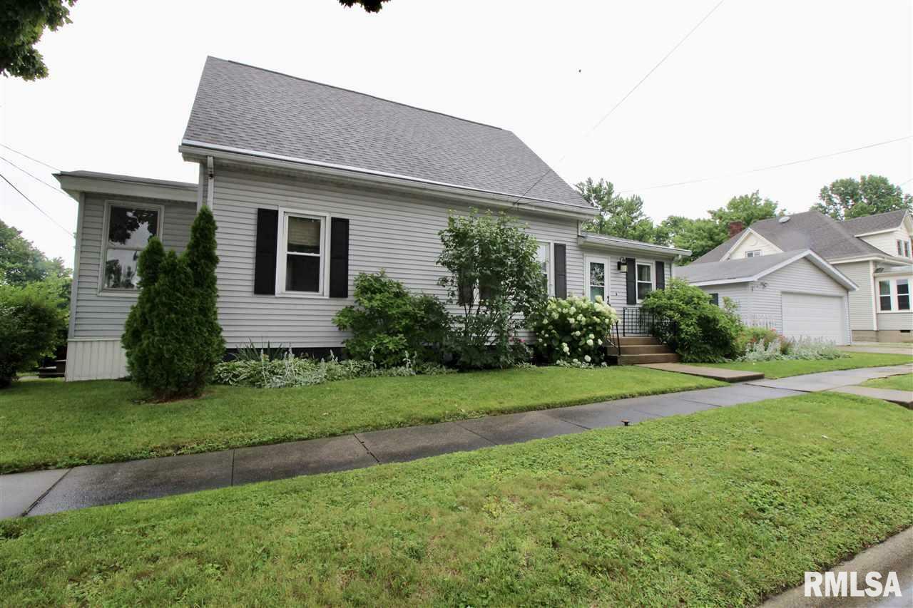 Property Photo:  400 Walnut  IL 61571 