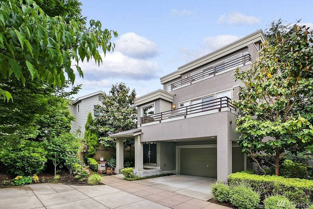 Property Photo: 813 Kirkland Wy 4 WA 98033