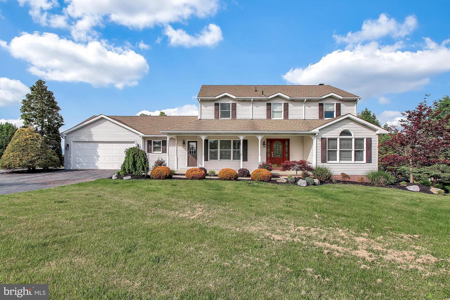 Property Photo:  139 Oak Circle  PA 19533 