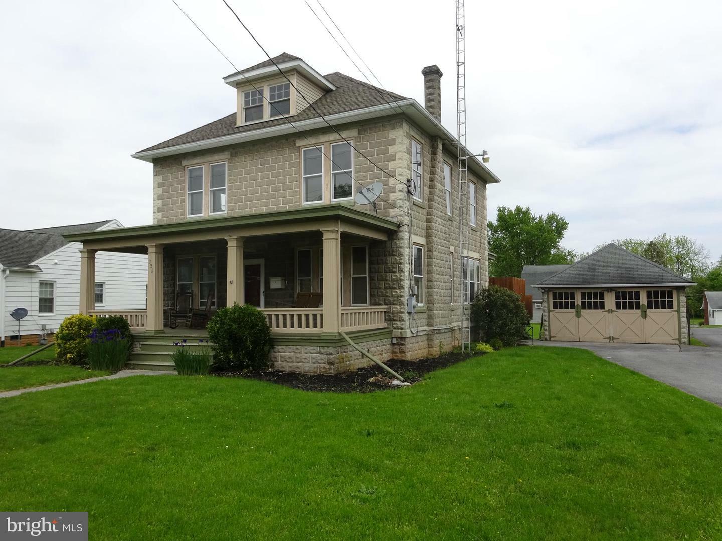 Property Photo: 324 Grant Street E PA 17225