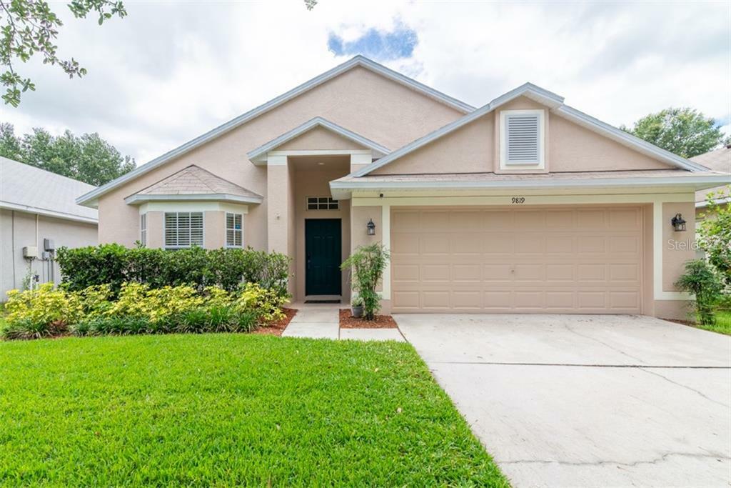 Property Photo: 9819 White Barn Way FL 33569