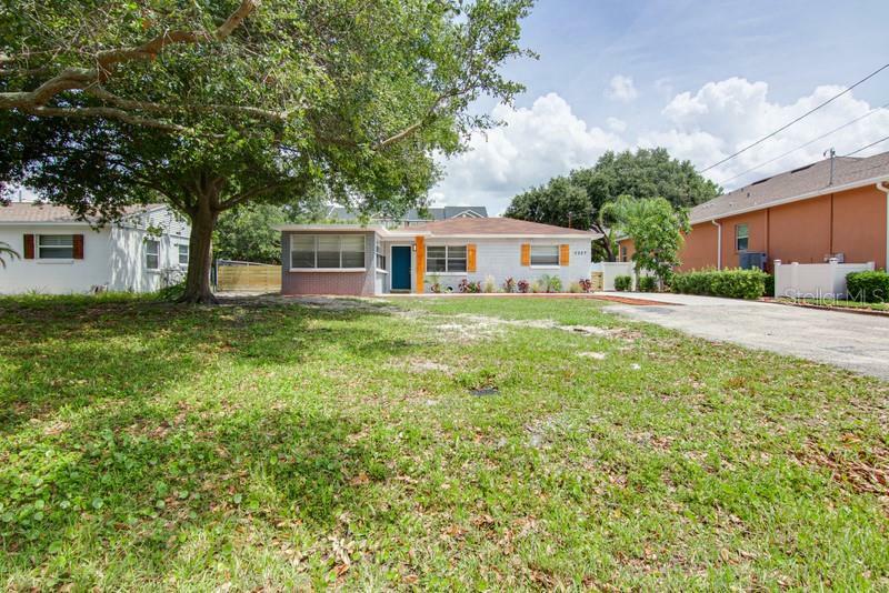 Property Photo:  3027 W Napoleon Avenue  FL 33611 