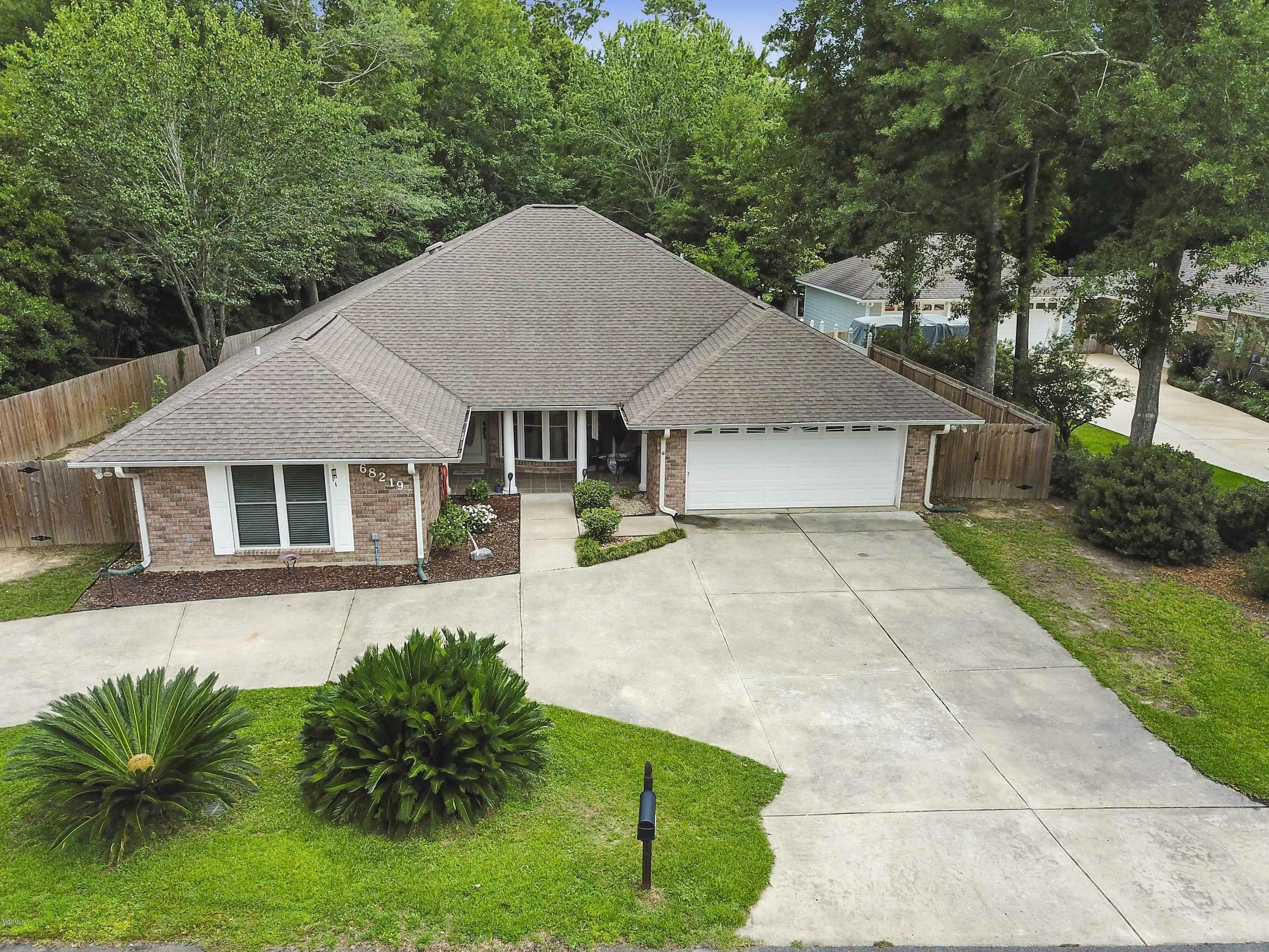 Property Photo: 68219 E Diamondhead Drive MS 39525