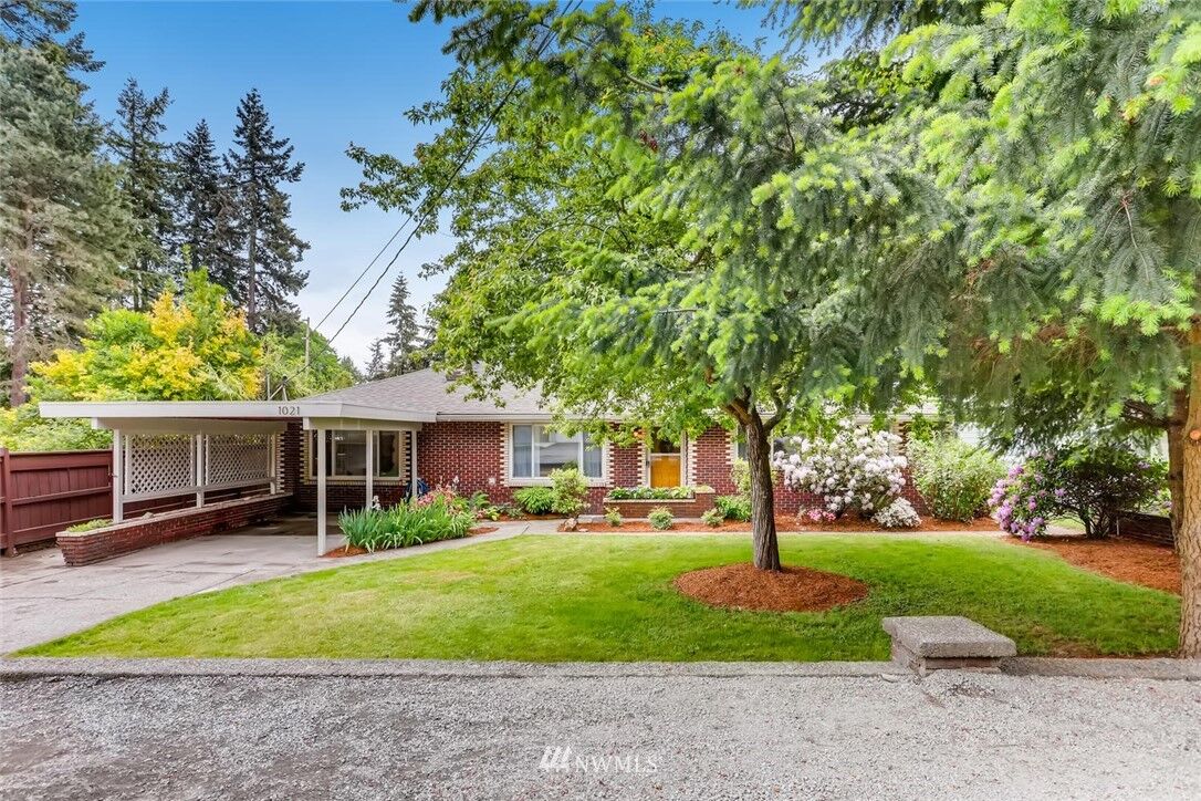 Property Photo:  1021 S 201st Street  WA 98198 