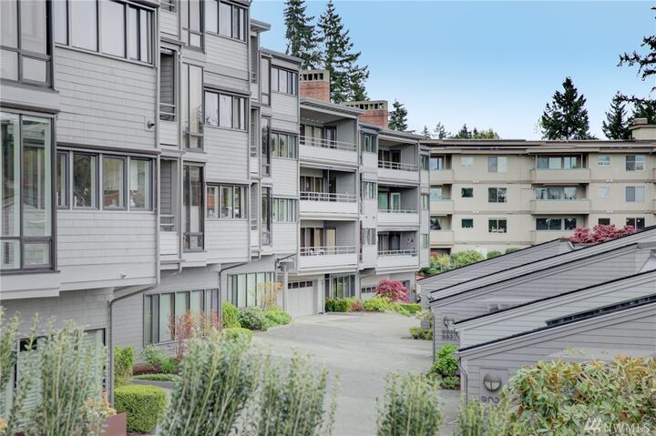 9921 Lake Washington Blvd NE  Bellevue WA 98004 photo