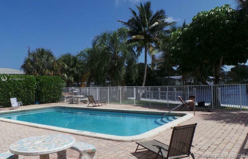 Property Photo: 151 SE 6th Ave 13 FL 33060