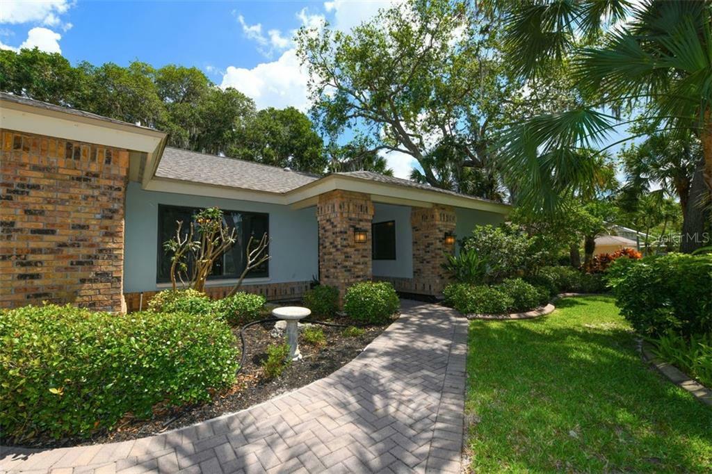 Property Photo:  346 South Creek Drive  FL 34229 