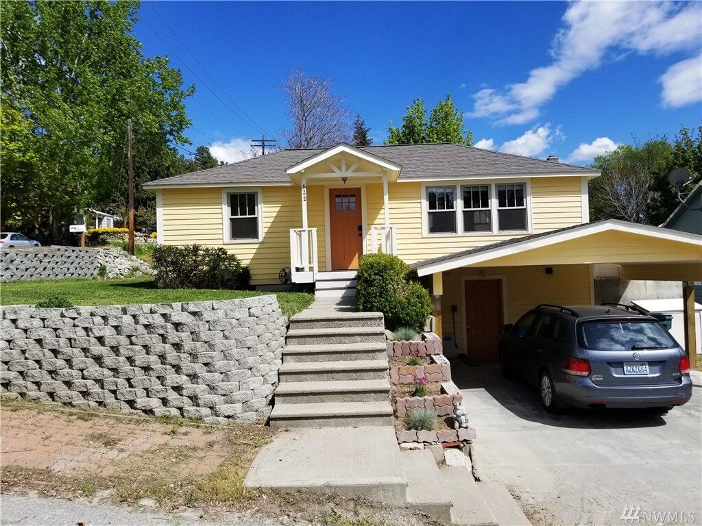 Property Photo:  622 N Cedar Street  WA 98816 