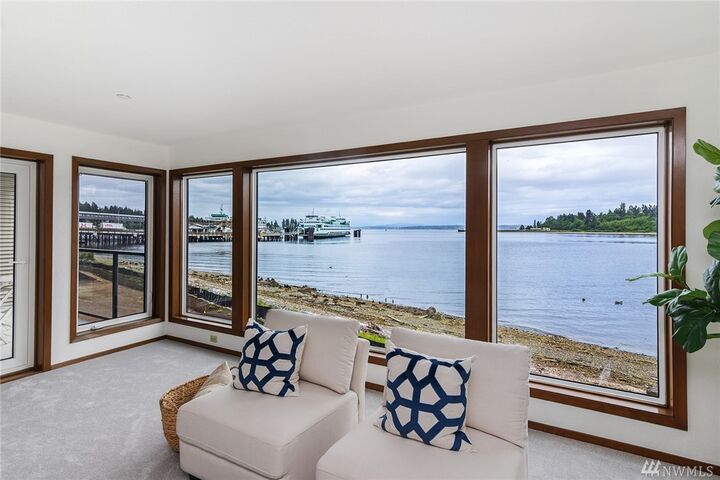 Property Photo: 428 Harborview Drive SE 124 WA 98110