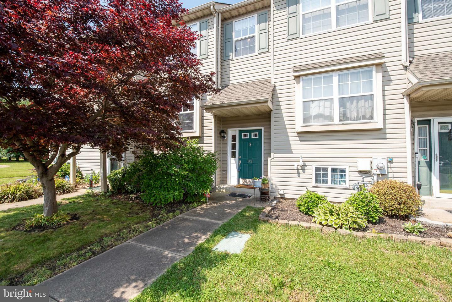 Property Photo: 82 Franklin Drive DE 19709