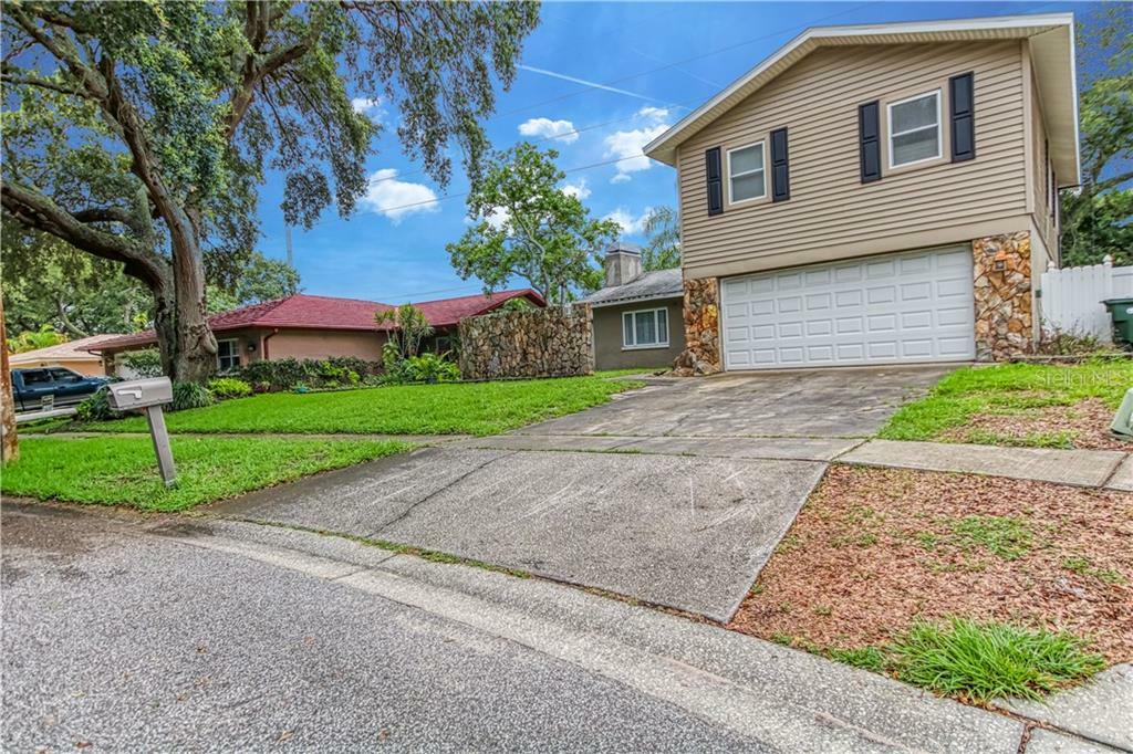 Property Photo:  1137 Breeze Drive  FL 33770 